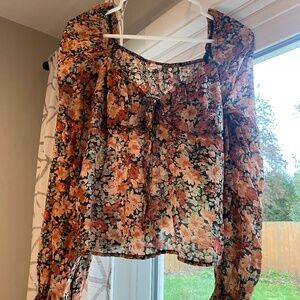 🌸 Heart-Neck Floral Blouse 💕